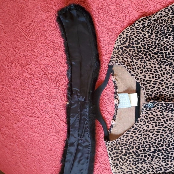 Vintage Leopard Print Sweater with Removable Faux Fur Collar - Picture 3 of 6